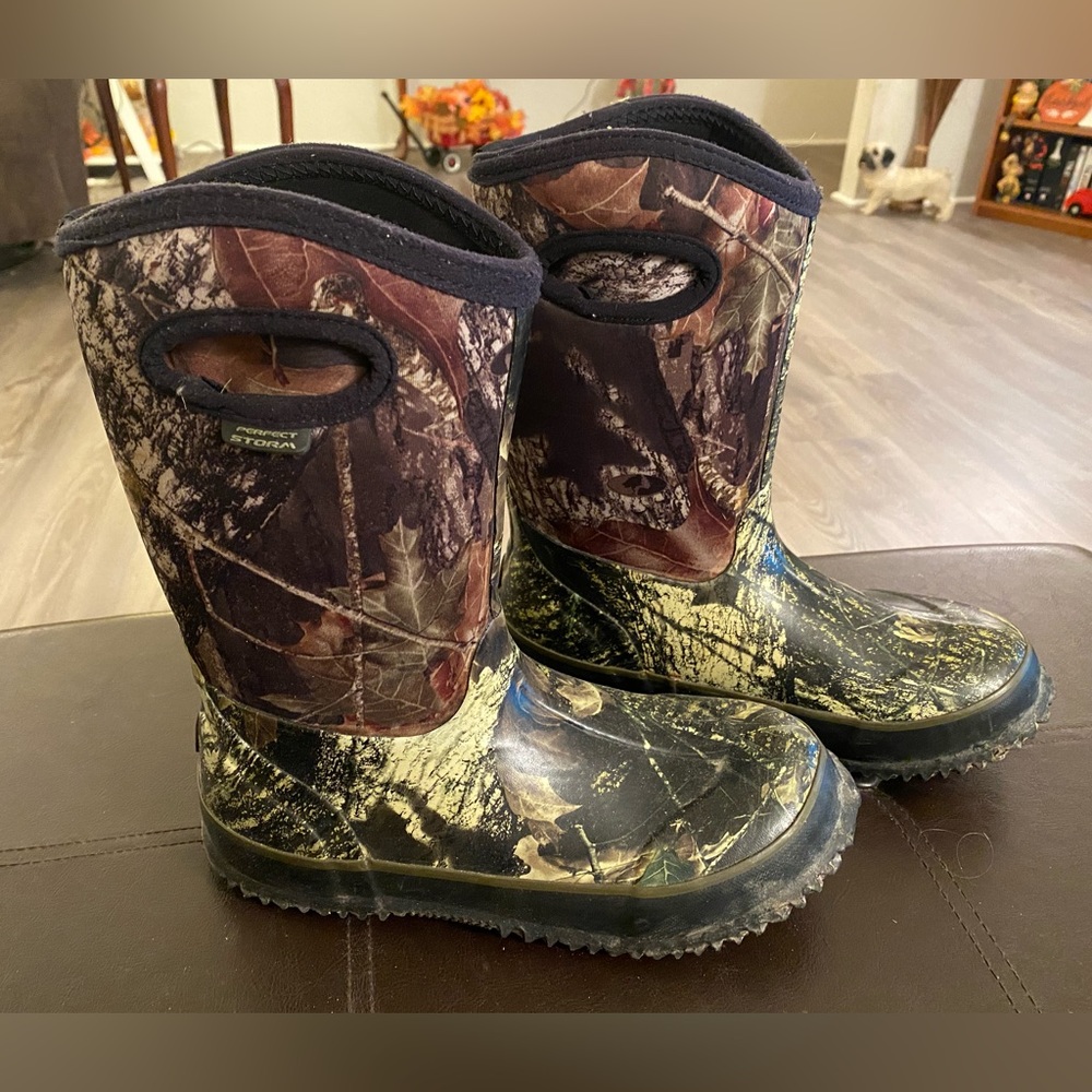 Perfect Storm Rubber Boots. Boys Sz 6. Camouflage Good Condition